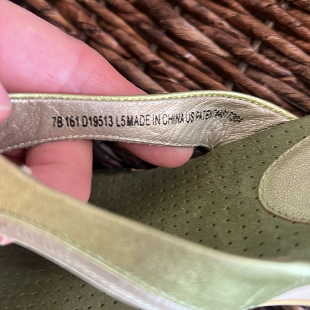 Cole Haan Flip Flops Metallic Straps Size 7 - Picture 11 of 14